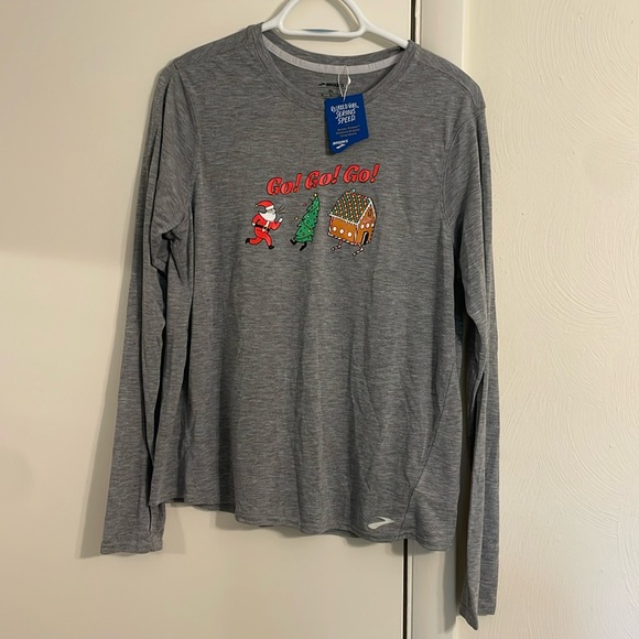 Brooks Run Happy Distance Graphic Long Sleeve Christmas themed shirt XL women’s - Picture 1 of 6